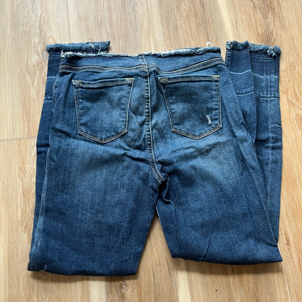 Adorable comfy jeans.